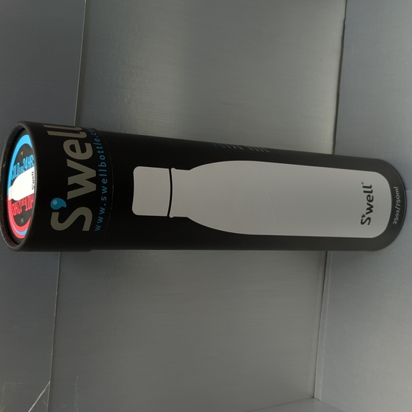 BNIB Swell Hot/Cold bottle 750 mL Black - Picture 6 of 11